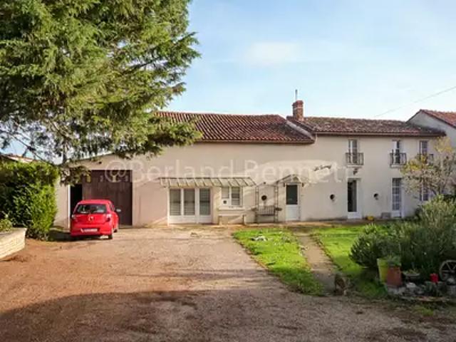 Ruffec 16700 Achat / Vente maison 9 pièces t9 jardin