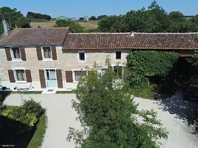 Ruffec 16700 Achat / Vente maison 9 pièces t9 parking