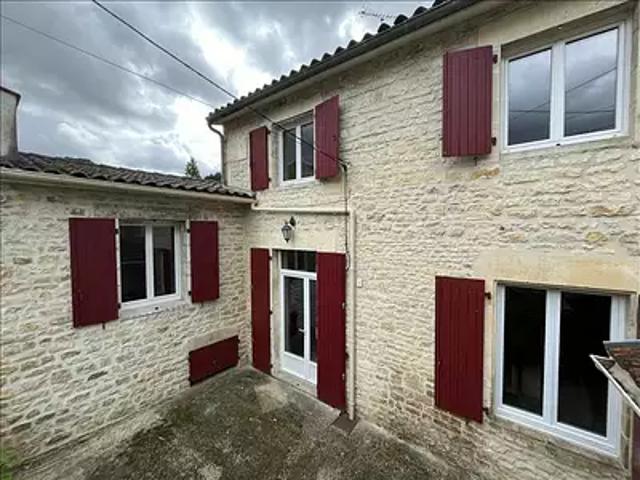 Ruffec 16700 Location maison 4 pièces t4