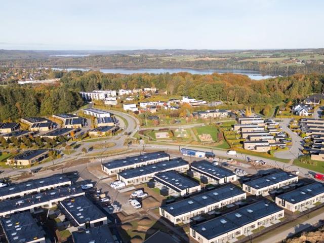 Lys og moderne lejebolig i naturskønne omgivelser