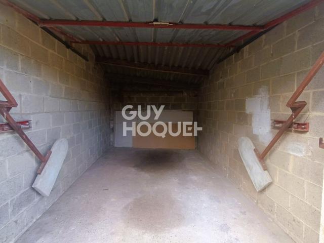 Rugles Location Parking / Garage 27