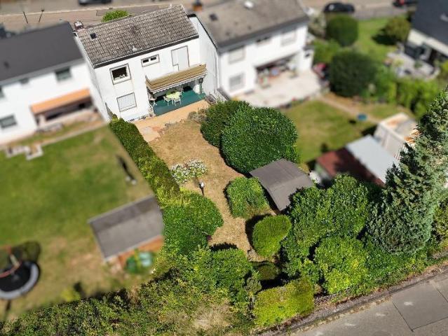 Ruhbank: Großzügiges Einfamilienhaus mit Einliegerwohnung in hervorragender Wohnlage mit Südost Terrasse und Balkonen