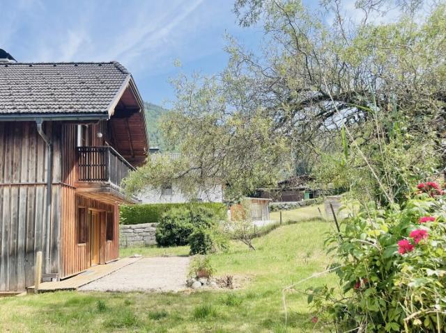 Ruheoase Einfamilienhaus am Rande von Bad Ischl charmante Grünlage großer Garten