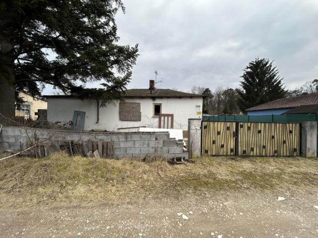 Ruheoase mit Potenzial Sanierungsbedürftiger Bungalow auf großem Grundstück