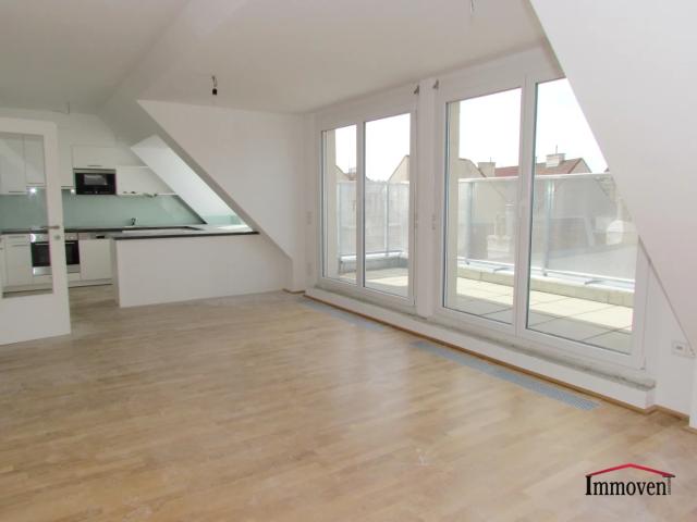 RUHELAGE und ZENTRUMSNÄHE: Wohntraum im Dachgeschoss mit Balkon! Mietbeginn 01.03.2026