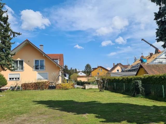 Ruhig und grün Grundstück mit Potential