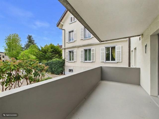 RUHIG UND HELL MIT BALKON UND GARAGE