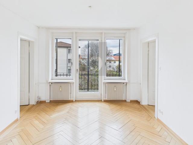 RUHIG UND ZENTRAL MIT BALKON