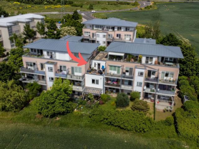 RUHIG WOHNEN, STADTNAH LEBEN / Reihenhaus mit Garten, Dachterrasse und TG Stellplatz