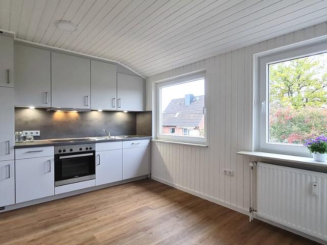 Ruhig gelegen: Moderne und helle Dachgeschosswohnung