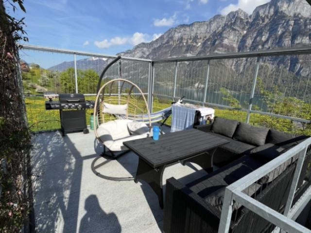 Ruhig gelegene 4.5 Maisonette Wohnung mit herrlichem See und Bergblick in Quarten