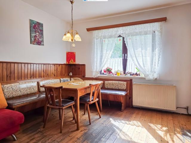 Ruhig Gelegener Bauernhof mit Nebengebäuden und Geschütztem Innenhof