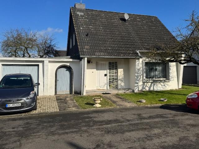 ruhig gelegenes, freistehendes Einfamilienhaus mit schönem Grundstück