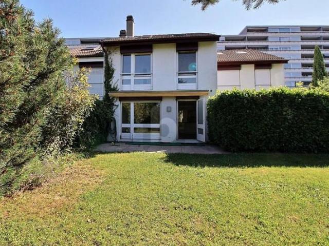 RUHIG MIT GARTEN FÜR DIE GANZE FAMILIE