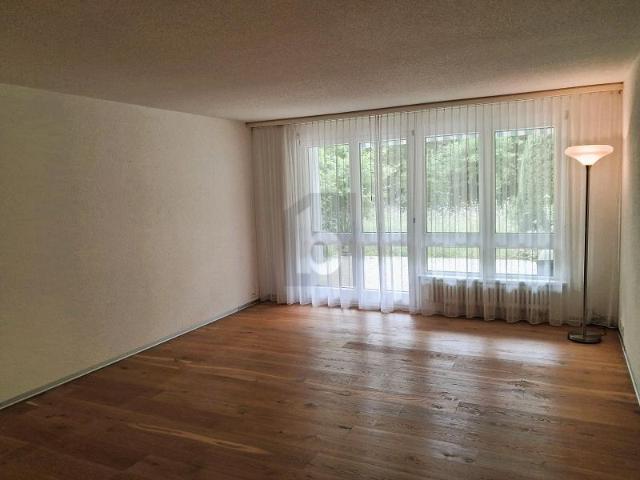 RUHIG MIT GEMÜTLICHEM SITZPLATZ