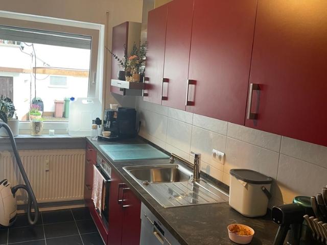 Ruhige 3 ZKB Erdgeschosswohnung mit Balkon und PKW Stellplatz in Weinheim Lützel.