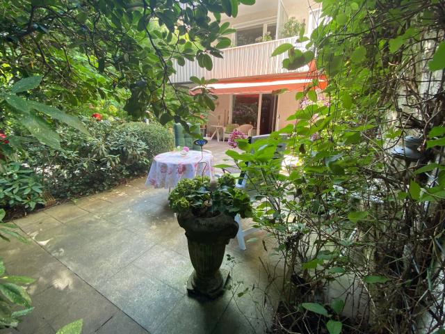 Ruhige 3 Zimmer Erdgeschosswohnung inkl. sep. Studio´s mit gr. Terrasse und Zugang zur Parkanlage