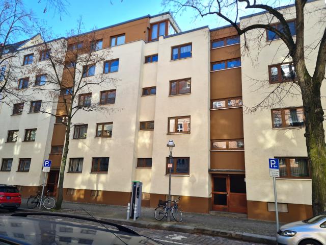 Ruhige 3 Zimmer Wohnung mit Balkon ins Grüne & Tiefgaragenstellplatz viel Potenzial für Ihre Wohnträume