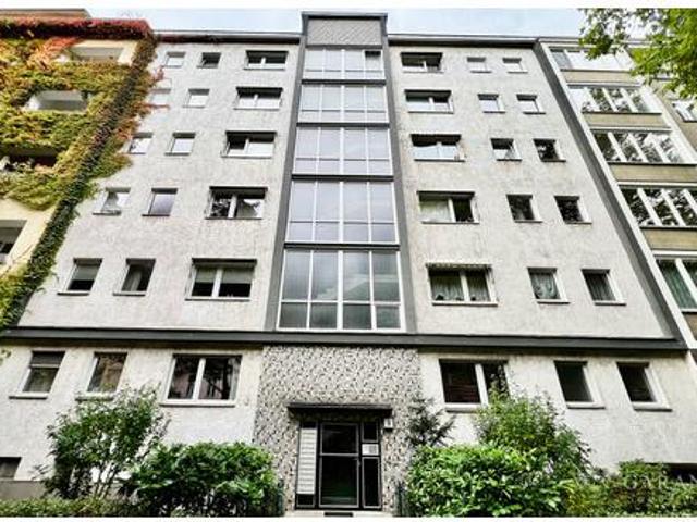 Ruhige 2 1 2 Zimmer Wohnung in begehrter Berlin Wilmersdorf Lage!
