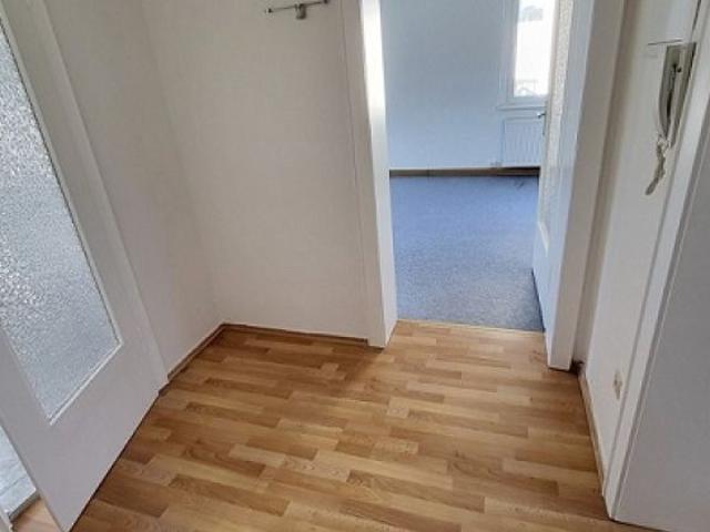 Ruhige helle 2 Raum Wohnung mit Garage