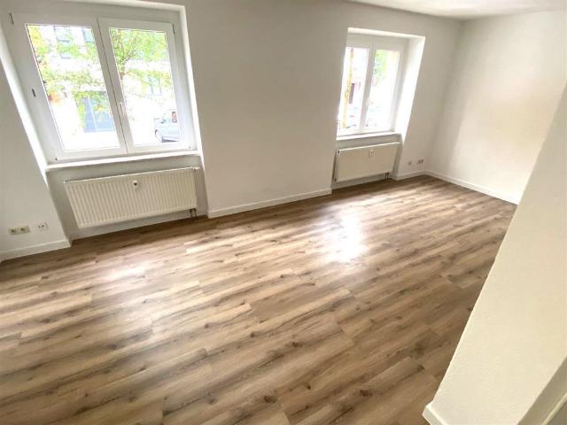 Ruhige Lage! Tolle 2 Zi. Whg mit Balkon, Bad mit Fenster!