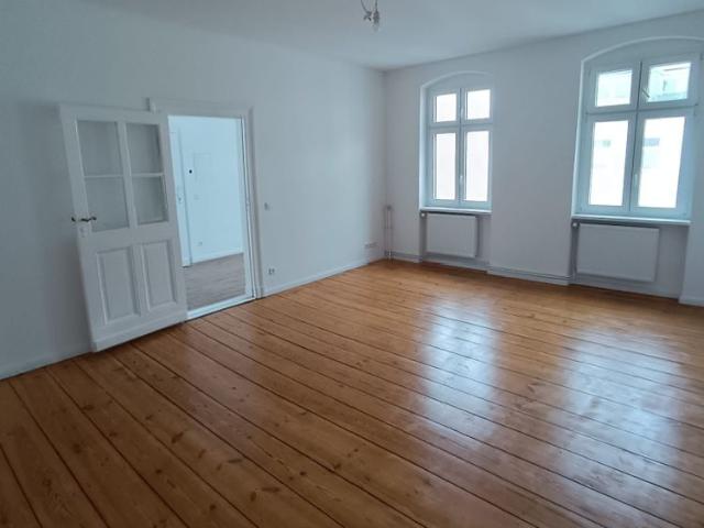 Ruhige modernisierte Altbauwohnung im Seitenflügel 4.OG