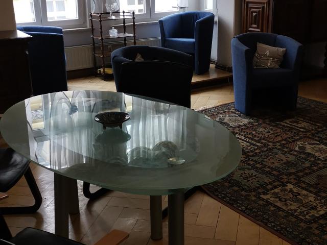Ruhige,vollmöbl.1R Belle Etage Wohnung in Altstadt Bhfsnähe