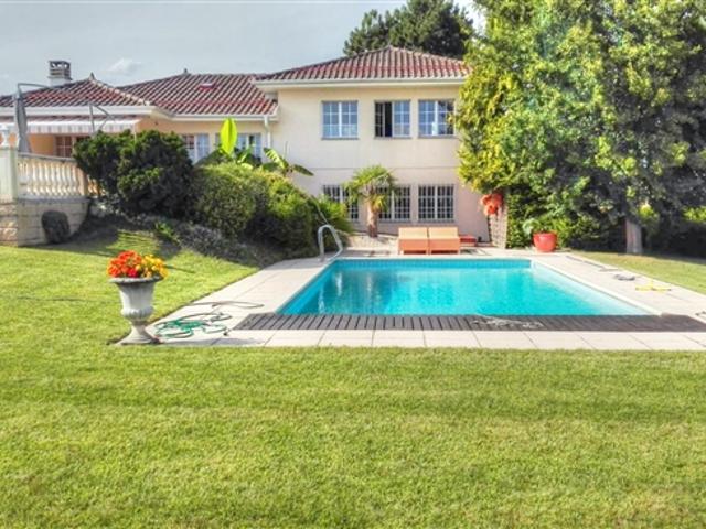 Ruhige Villa mit Seeblick