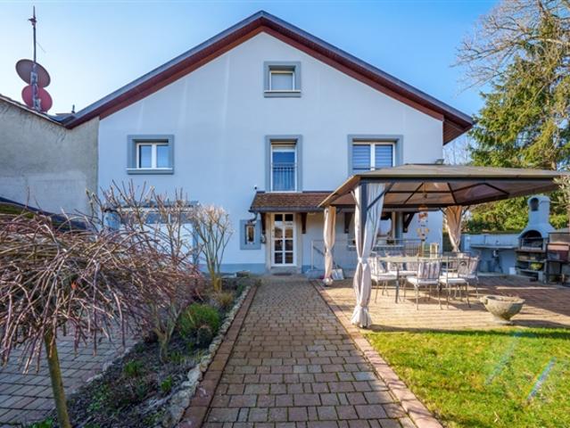 RUHIGES FAMILIENHAUS MIT GROSSEM GARTEN