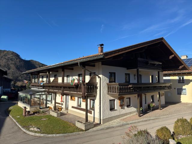 Ruhiges Gästehaus mit 8 Ferien und Betreiber Whg Garagen, 4er Carport, Lager/Stall auf 5458 m²