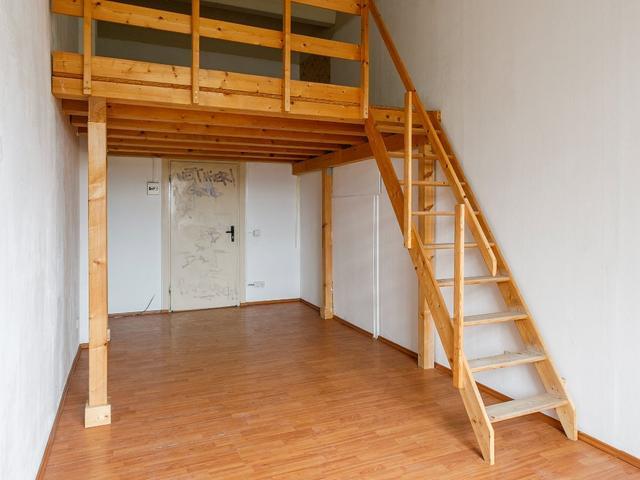 Ruhiges lichtdurchflutetes Atelier 25 m² + zweite Etage Lagerfläche inkl. Nf