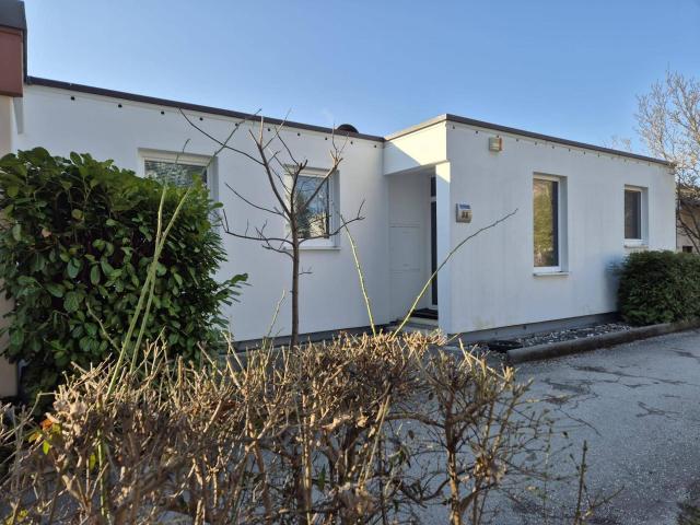 Ruhiges Reihenhaus Bungalow mit Atrium Garten