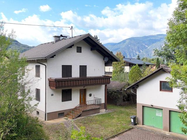 Ruhiges Wohnen im Grünen – Einfamilienhaus mit Garten und Doppelgarage