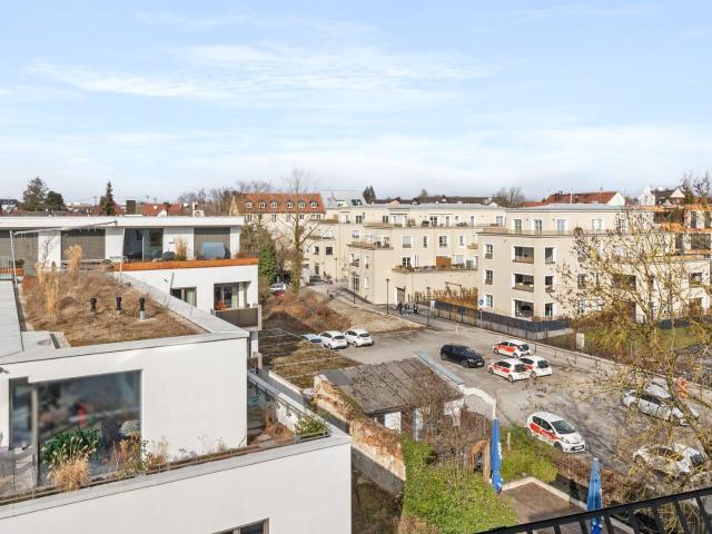 Ruhiges Wohnen in der Altstadt – Neubau Dachgeschoss mit Loggia, großen Gauben, hohen Decken und TG