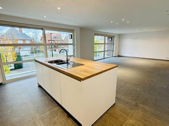 RUIM APPARTEMENT met 2 TERRASSEN en 2 SLK