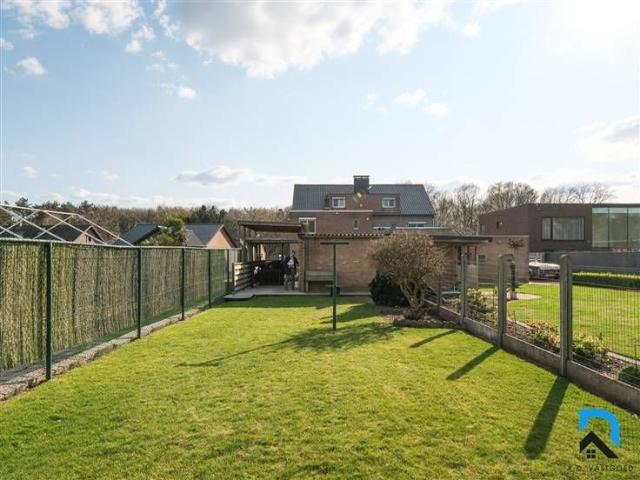 Ruim appartement met 3 slaapkamers en privé tuin