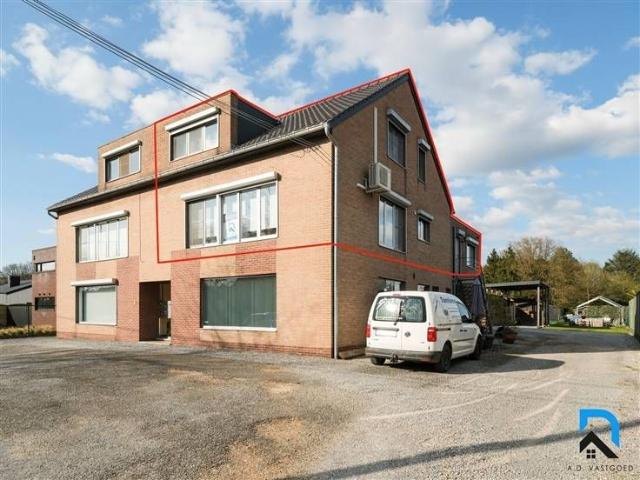 Ruim appartement met 3 slaapkamers en privé tuin