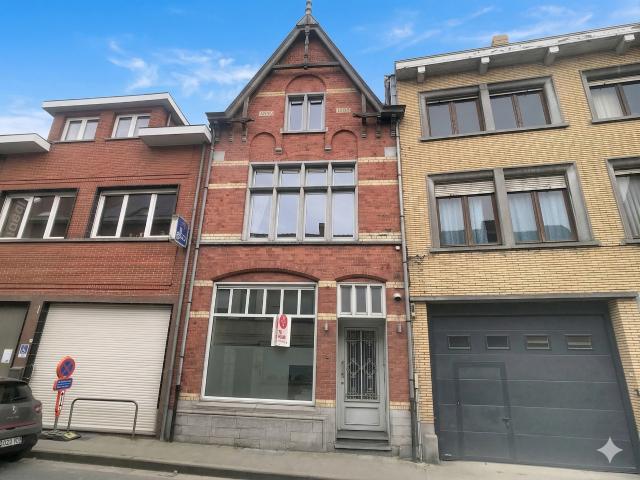 Ruim appartement met 3 slaapkamers en terras in Poperinge