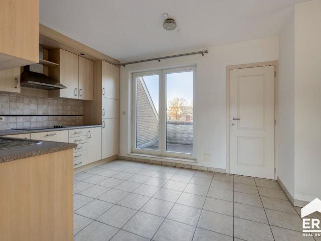 Ruim appartement met 3 slks te huur in Overpelt centrum