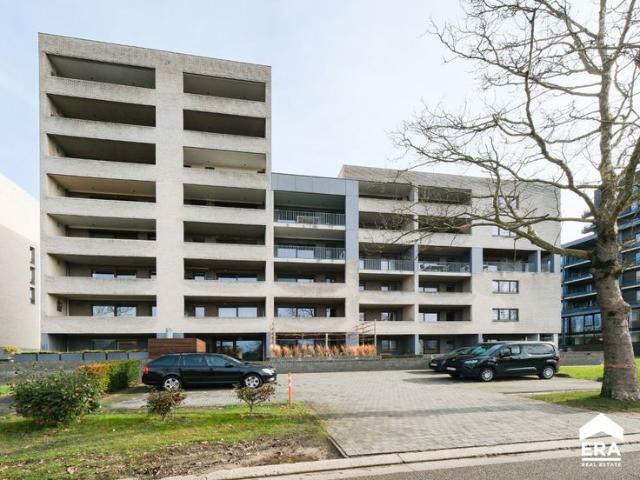 Ruim appartement met 3 slpk en groot terras in Hasselt