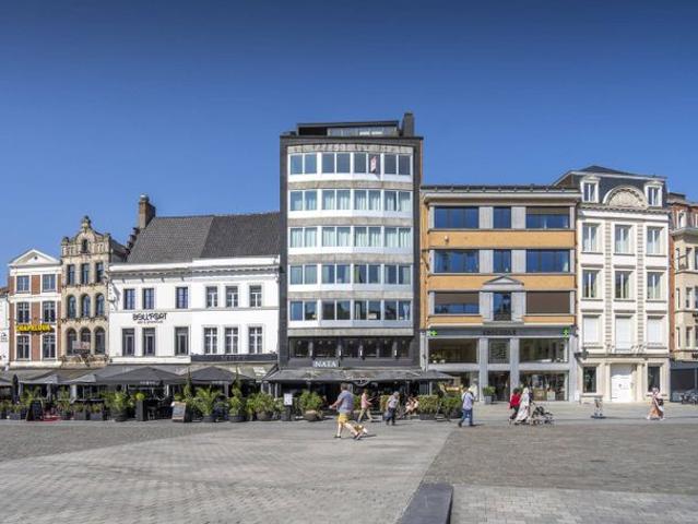 Ruim Appartement met zicht op de Grote Markt van Kortrijk