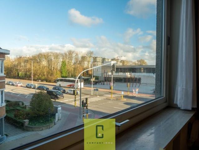 Ruim appartement met lift in Oostende, 2 slaapkamers, bouwj