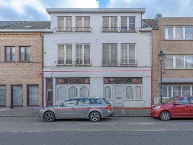 RUIM APPARTEMENT MET MAGAZIJN