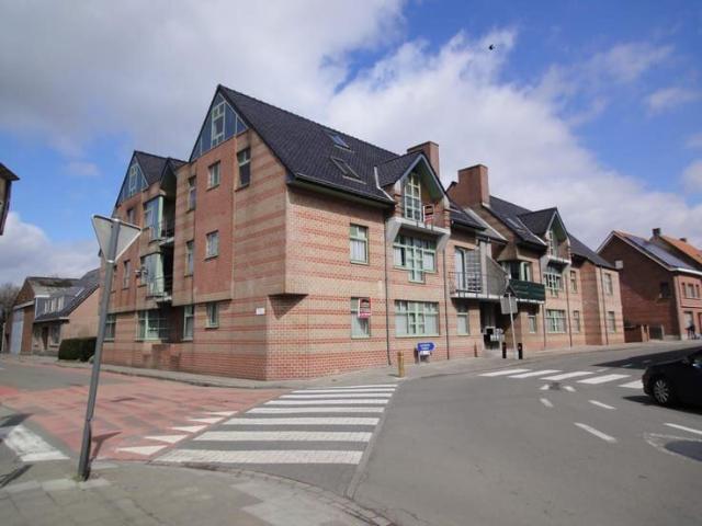 RUIM APPARTEMENT MET ONDERGRONDSE AUTOSTAANPLAATS