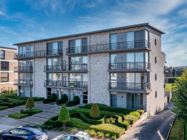 Ruim appartement met prachtig uitzicht en ruime garage