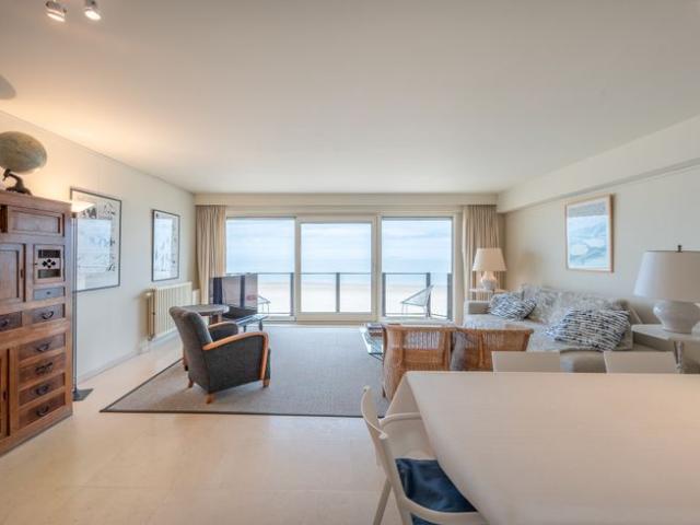 Ruim appartement op de Zeedijk aan het Albertstrand