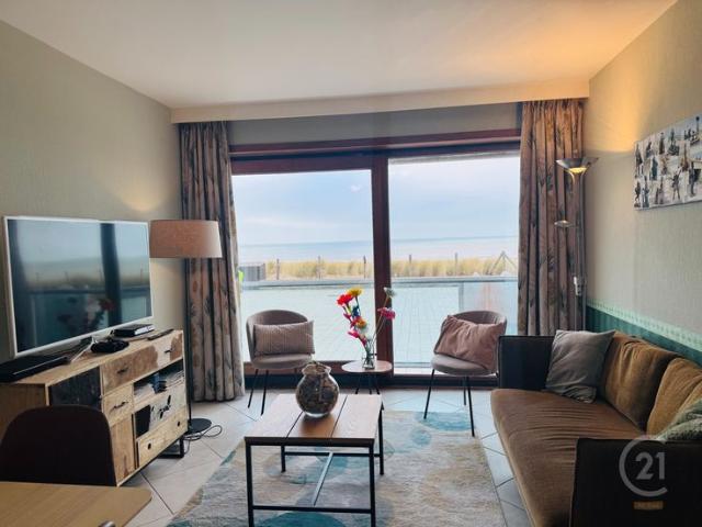 Ruim appartement op de zeedijk van Westende met 2 slaapka.