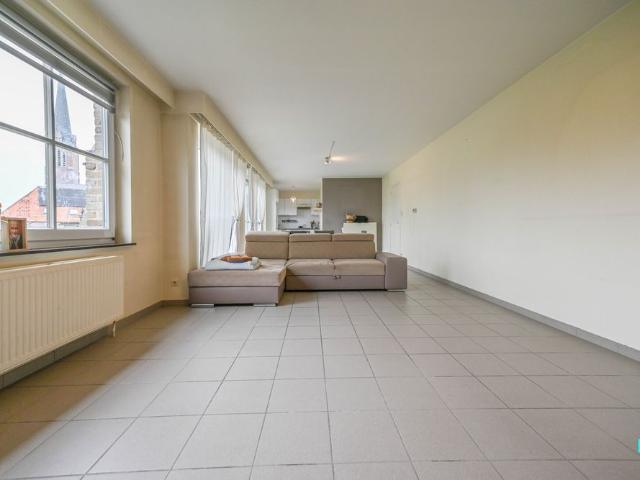 Ruim appartement in hartje Izegem