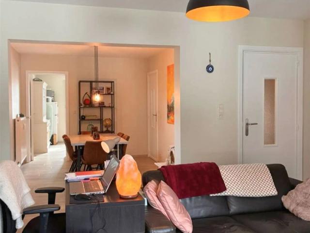 Ruim appartement, twee slaapkamers en tuin