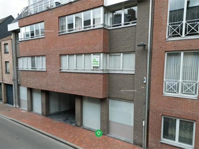 Ruim appartement 117 m² met 2 slaapkamers, terras en garage in centrum Roeselare!